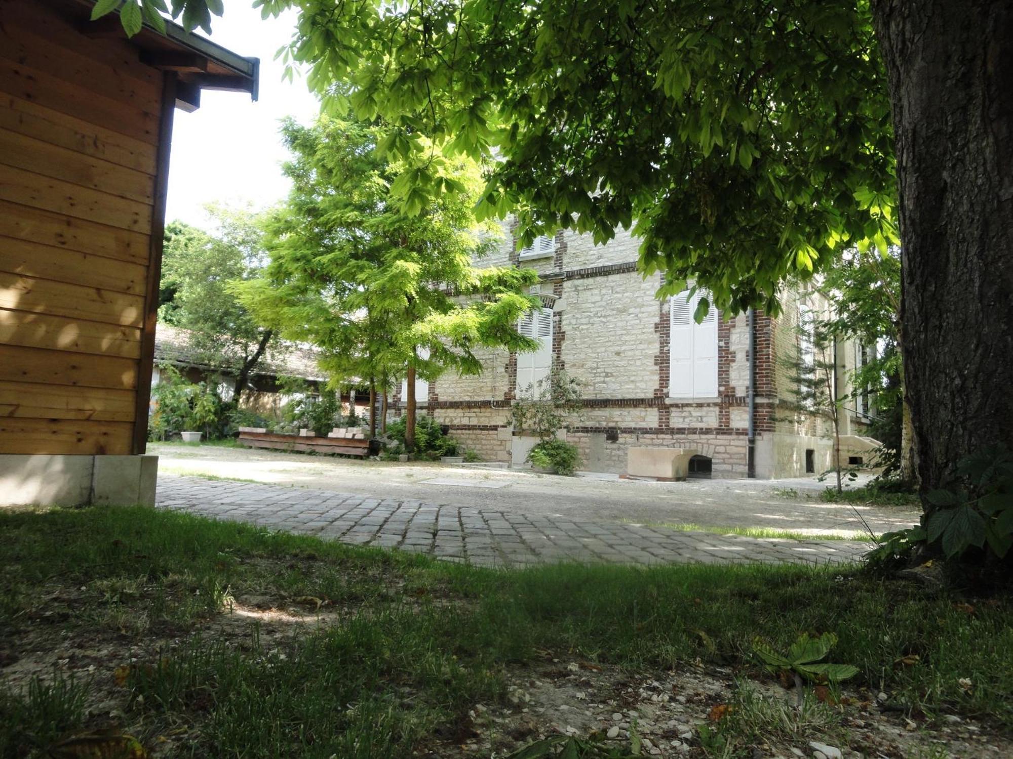 مبيت وإفطار سانت سافين Au Fil De Troyes المظهر الخارجي الصورة